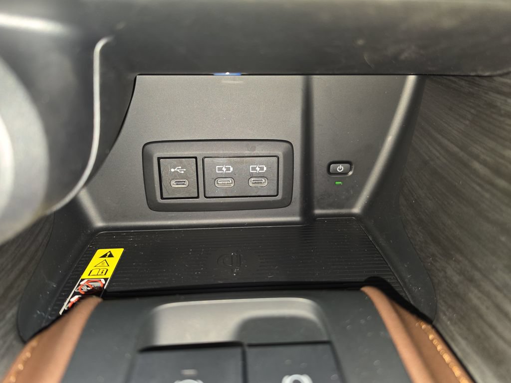 Certified 2023 Toyota Venza XLE AWD/4WD image 24