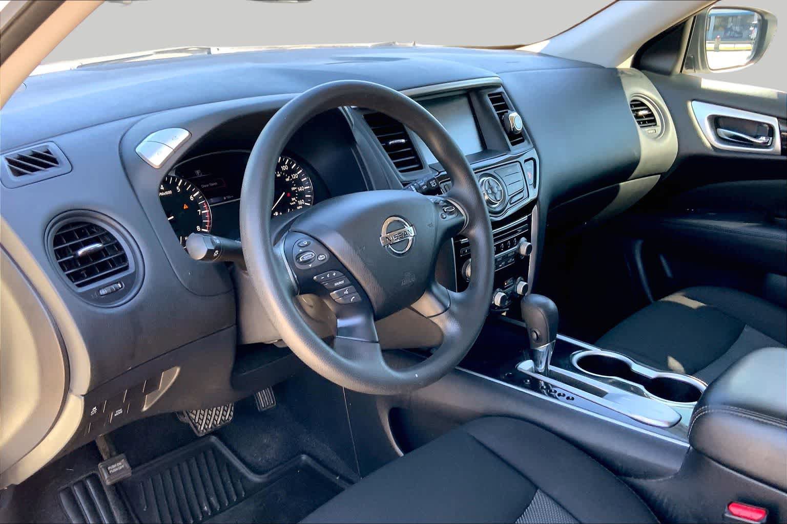 Used 2020 Nissan Pathfinder S FWD image 17