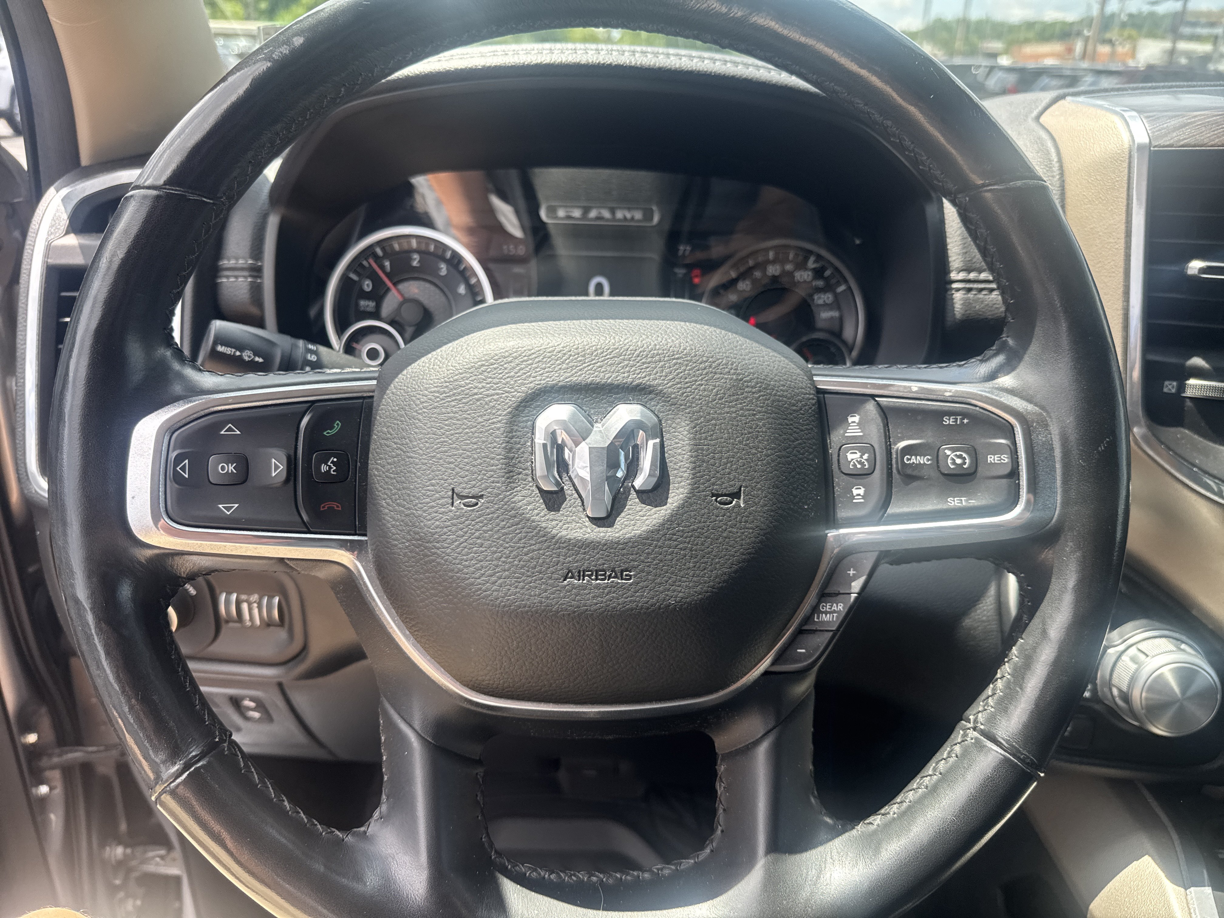 Used 2019 RAM 1500 Laramie AWD/4WD image 18