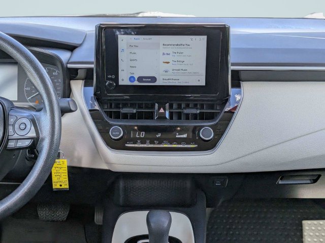 Used 2025 Toyota Corolla LE FWD image 16