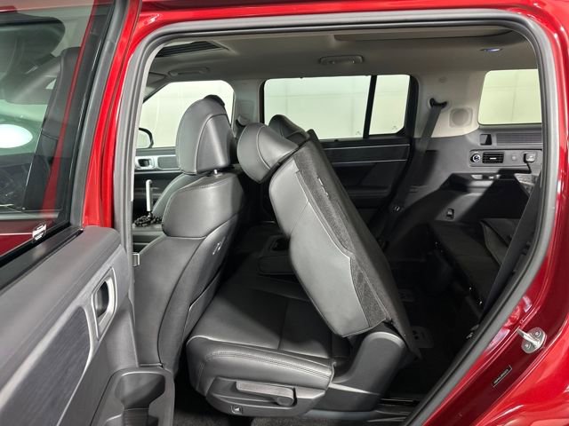 Used 2024 Hyundai Santa Fe Limited image 25