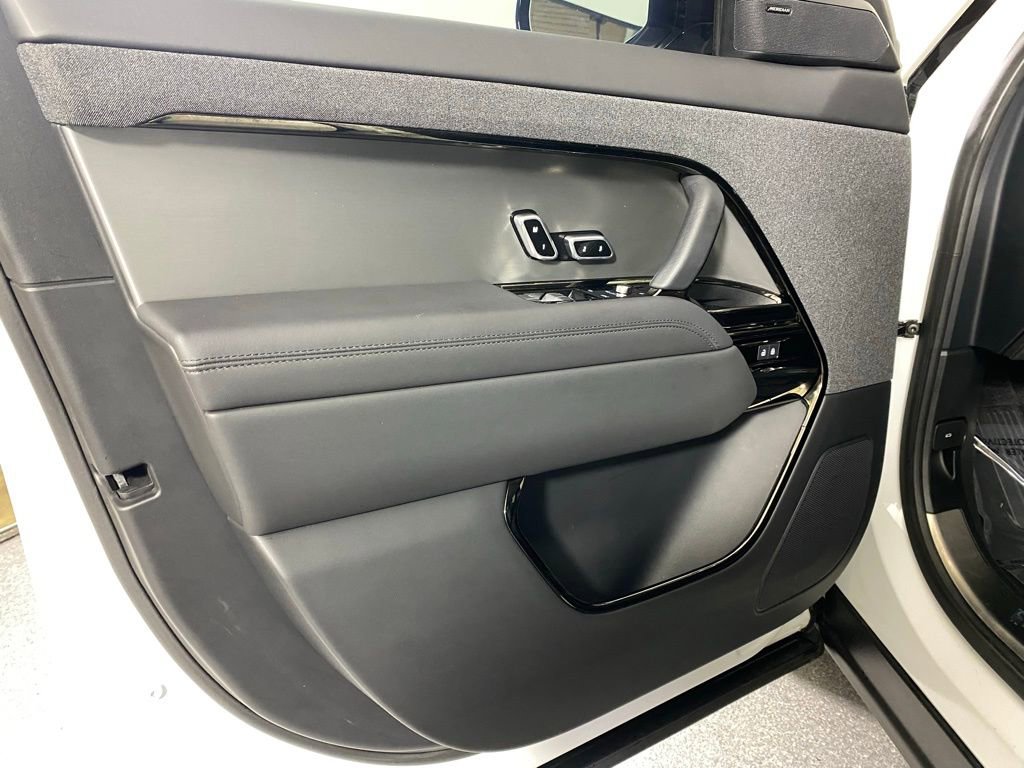 Used 2023 Land Rover Range Rover Sport SE AWD/4WD image 9