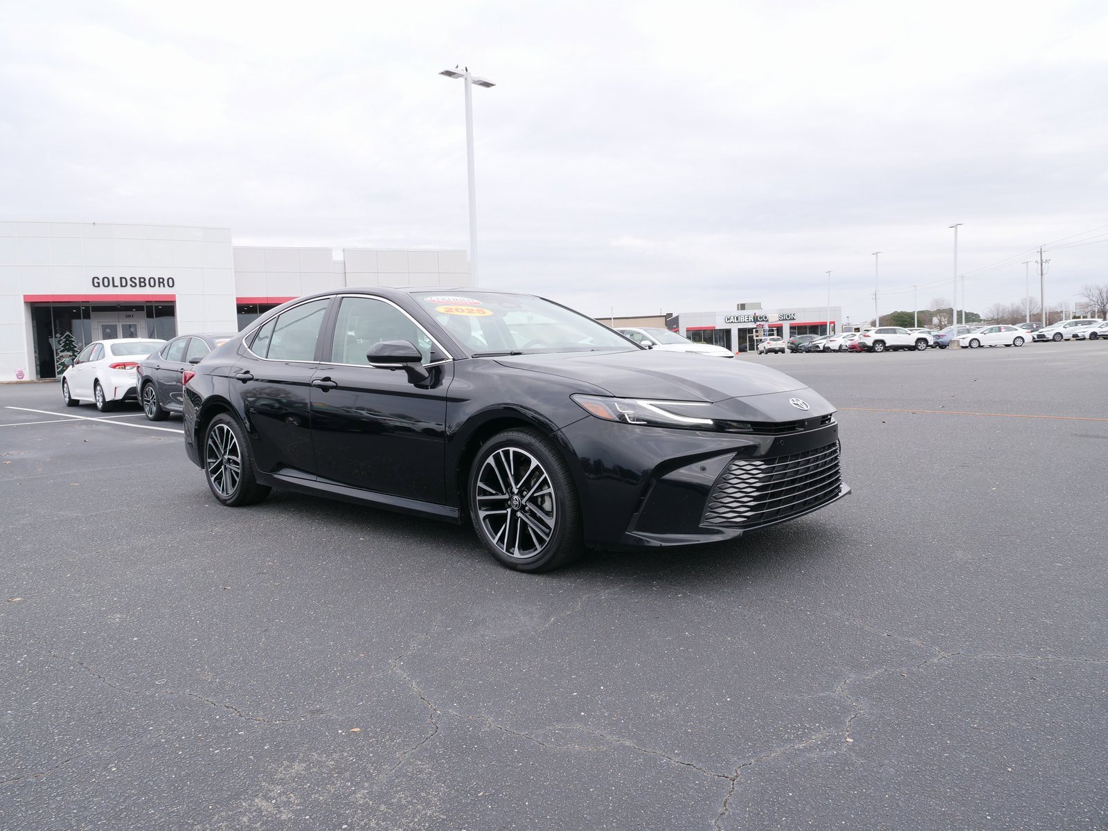 Used 2025 Toyota Camry XLE image 2