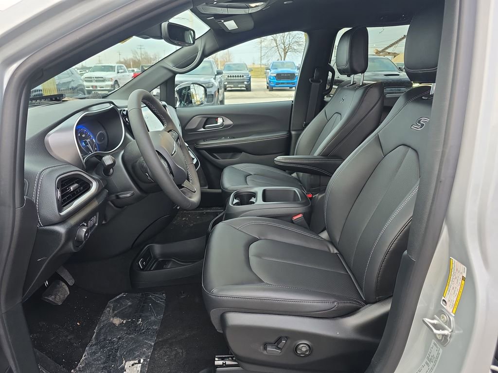 New 2026 Chrysler Pacifica Select FWD image 8