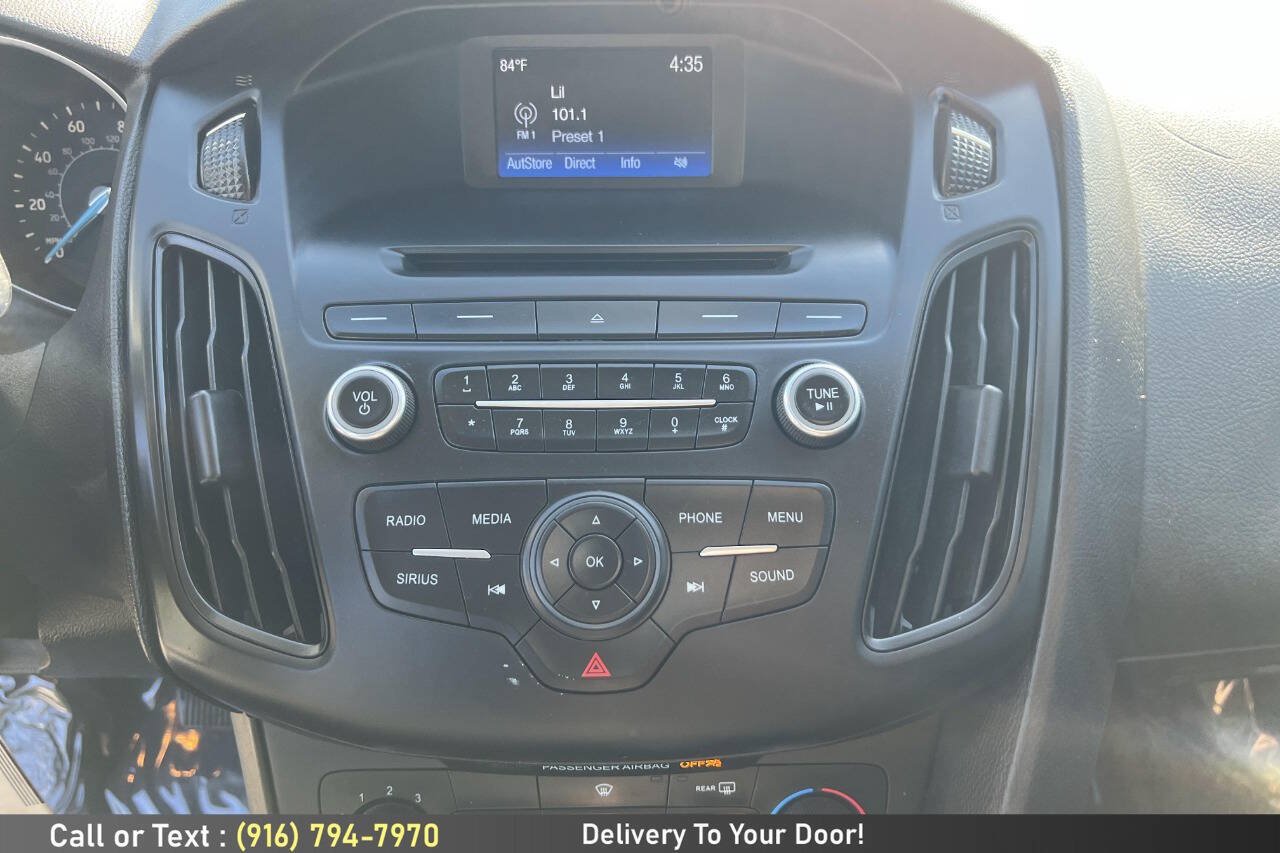 Used 2016 Ford Focus SE w/ SE Sport Package FWD image 16