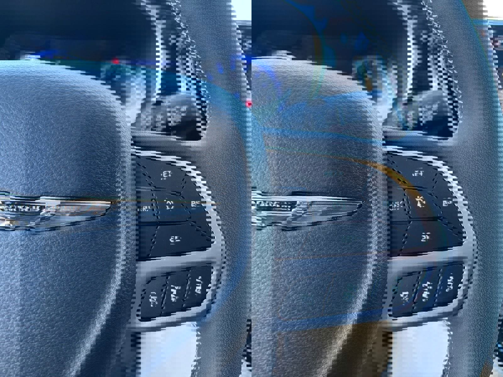 Used 2024 Chrysler Pacifica Limited image 30