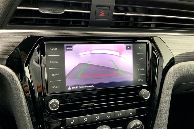 Used 2022 Volkswagen Passat 2.0T R-Line image 21