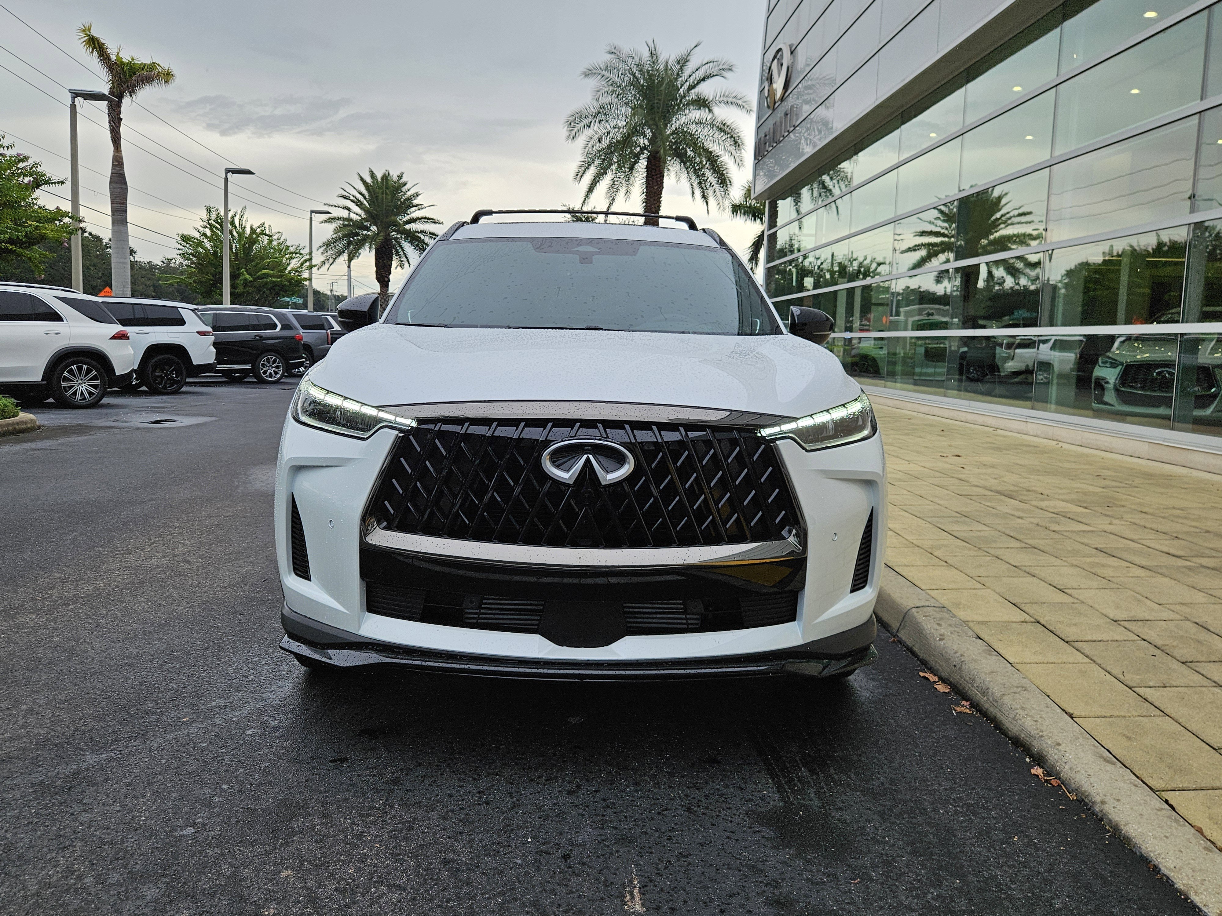 New 2026 INFINITI QX60 Luxe w/ Dark Cargo Package image 2