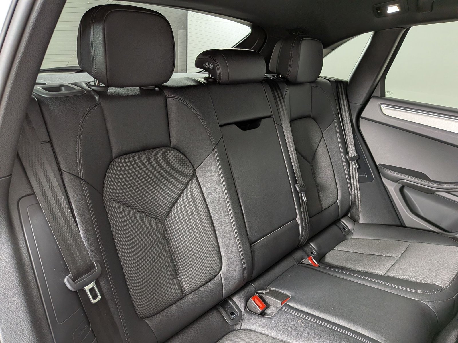 Used 2025 Porsche Macan Turbo AWD/4WD image 23