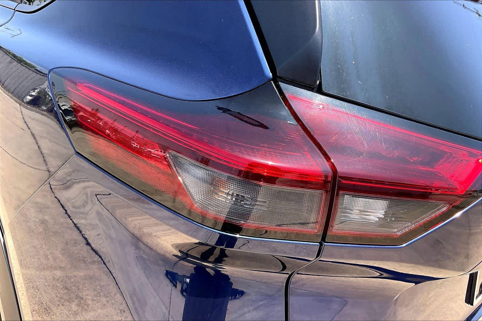 Used 2024 Nissan Rogue SV FWD image 30