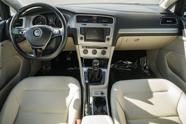 Used 2017 Volkswagen Golf Wolfsburg Edition FWD image 21