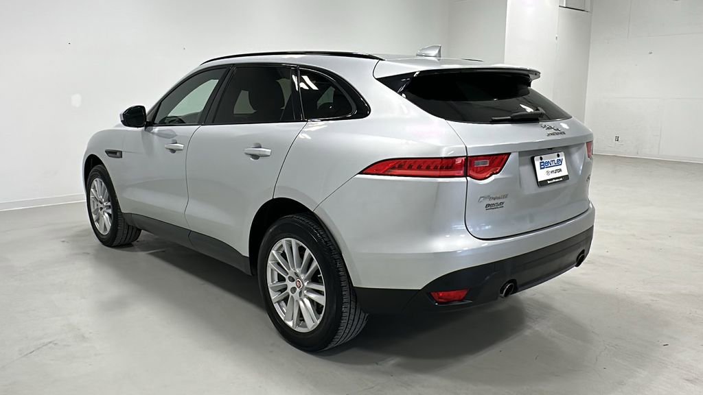 Used 2019 Jaguar F-PACE Premium image 3