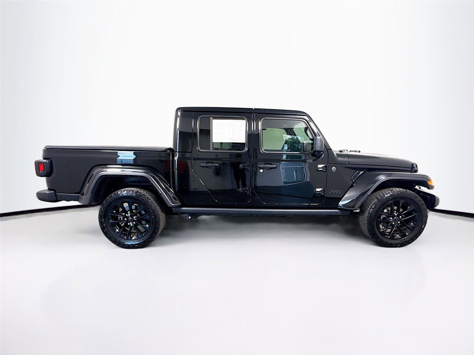Used 2025 Jeep Gladiator Sport image 25