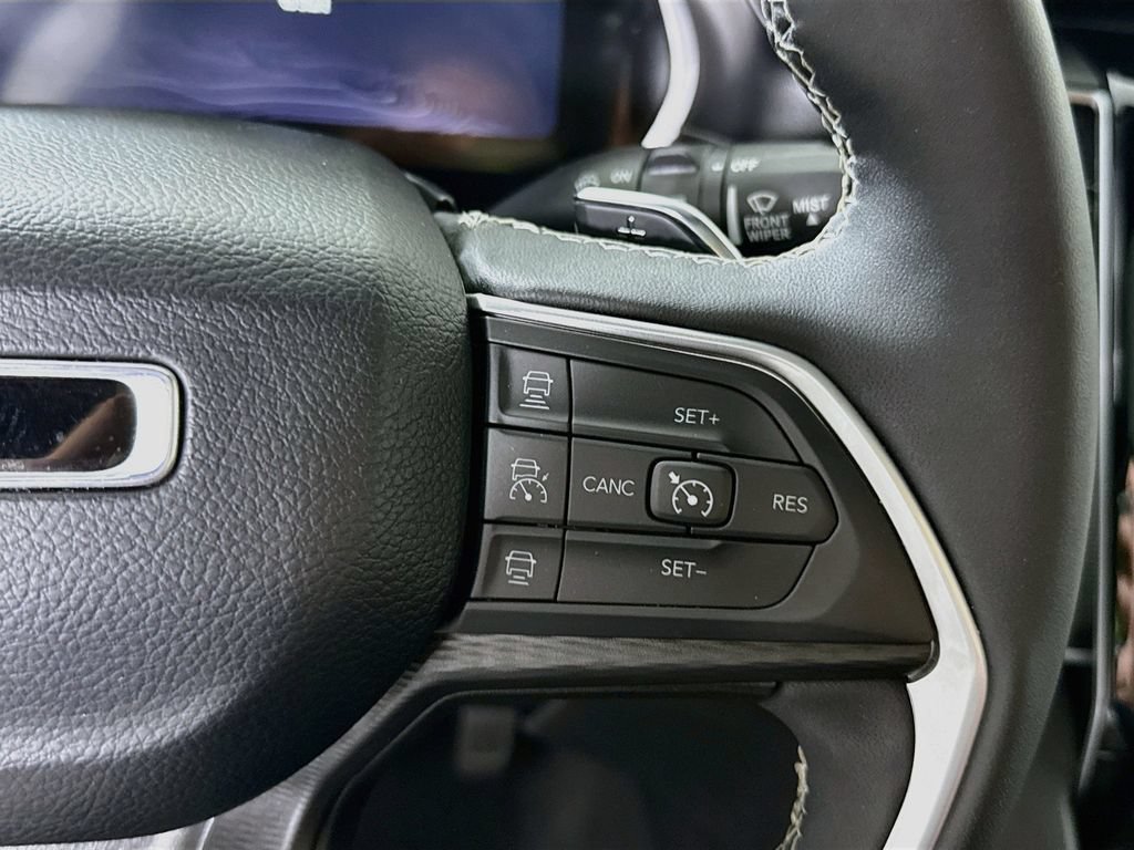 Used 2024 Jeep Grand Cherokee Altitude AWD/4WD image 23