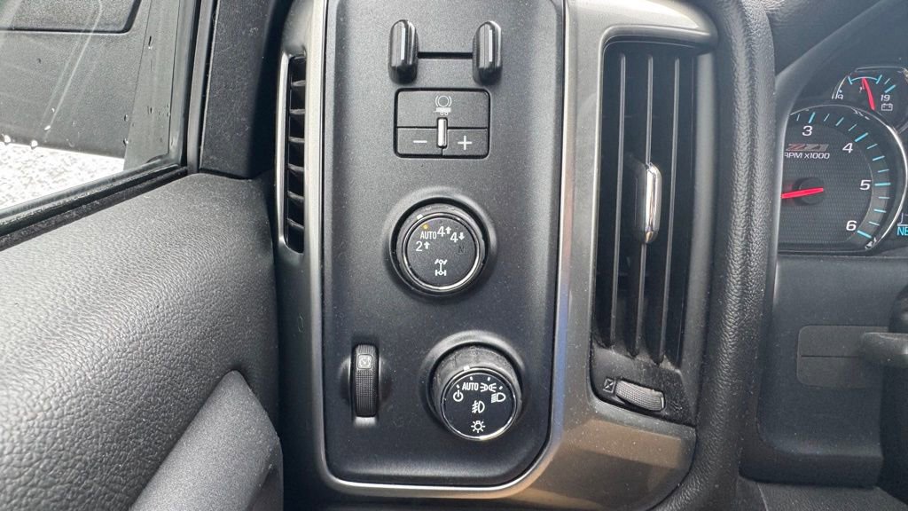 Used 2018 Chevrolet Silverado 1500 LT w/ All Star Edition image 14