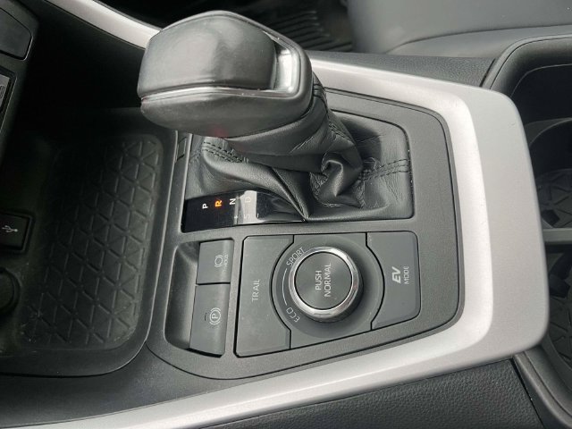 Used 2022 Toyota RAV4 XLE Premium AWD/4WD image 32