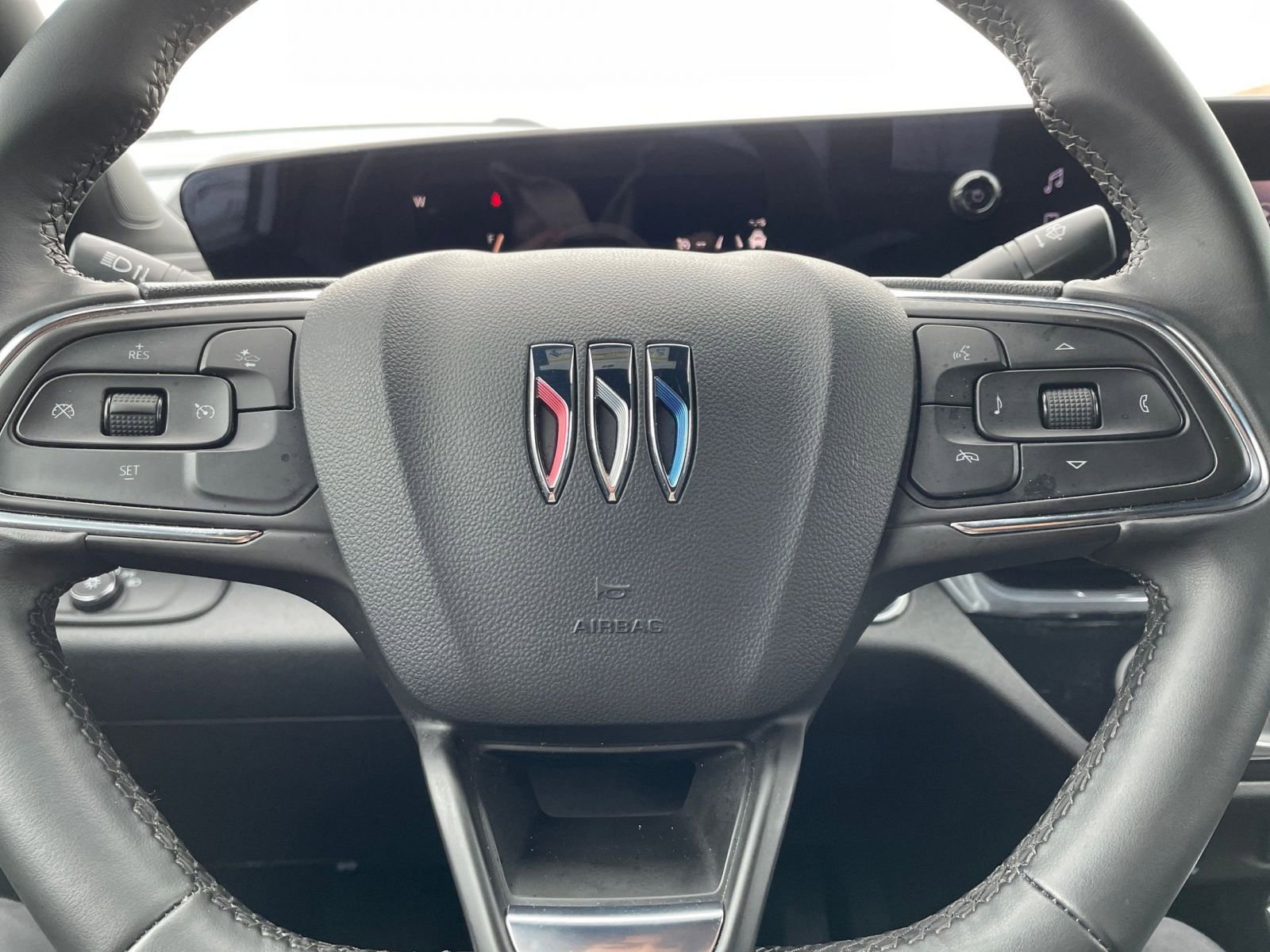 Used 2025 Buick Envista Sport Touring image 27