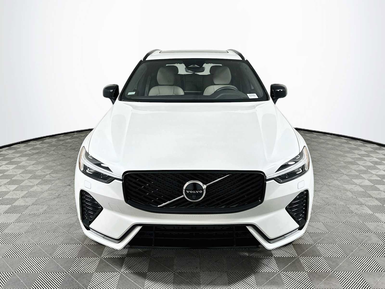 New 2026 Volvo XC60 B5 Plus w/ Climate Package PRO AWD/4WD image 2