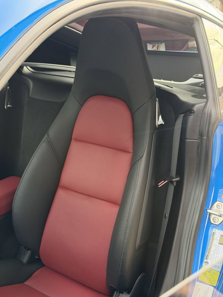 Used 2025 Porsche 718 Cayman w/ Sport Chrono Package image 25