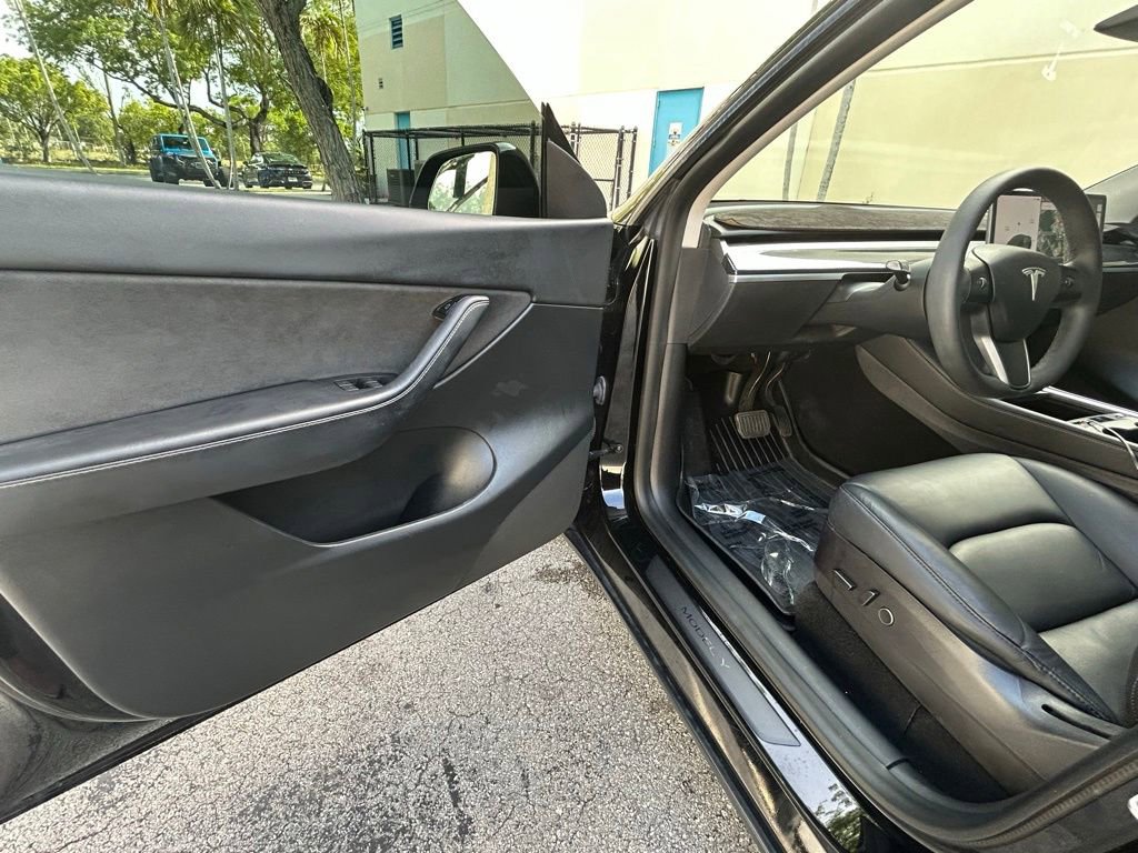 Used 2021 Tesla Model Y Long Range AWD/4WD image 15
