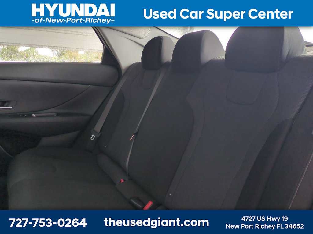 Used 2025 Hyundai Elantra SE w/ Cargo Package FWD image 13