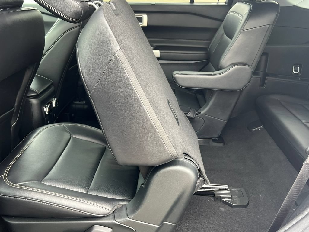 Used 2023 Ford Explorer Limited w/ Equipment Group 301A AWD/4WD image 5