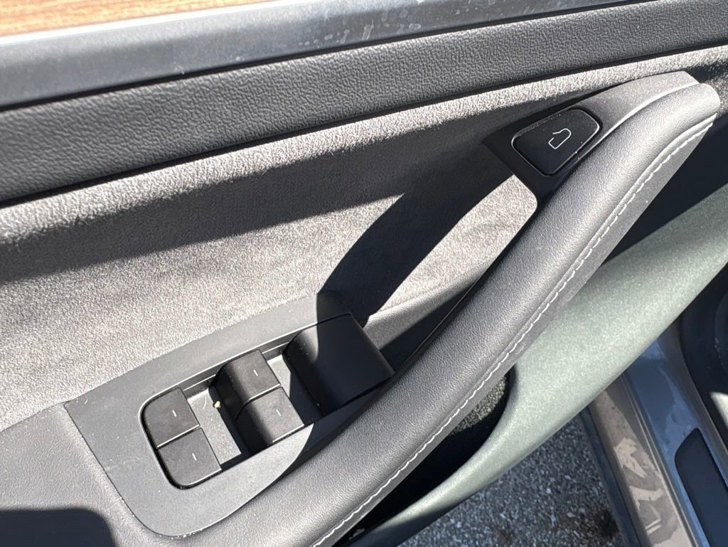 Used 2025 Tesla Model Y Long Range RWD image 16