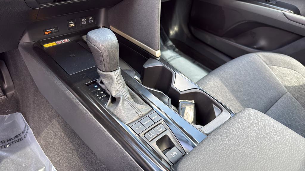 Used 2025 Toyota Camry LE AWD/4WD image 27