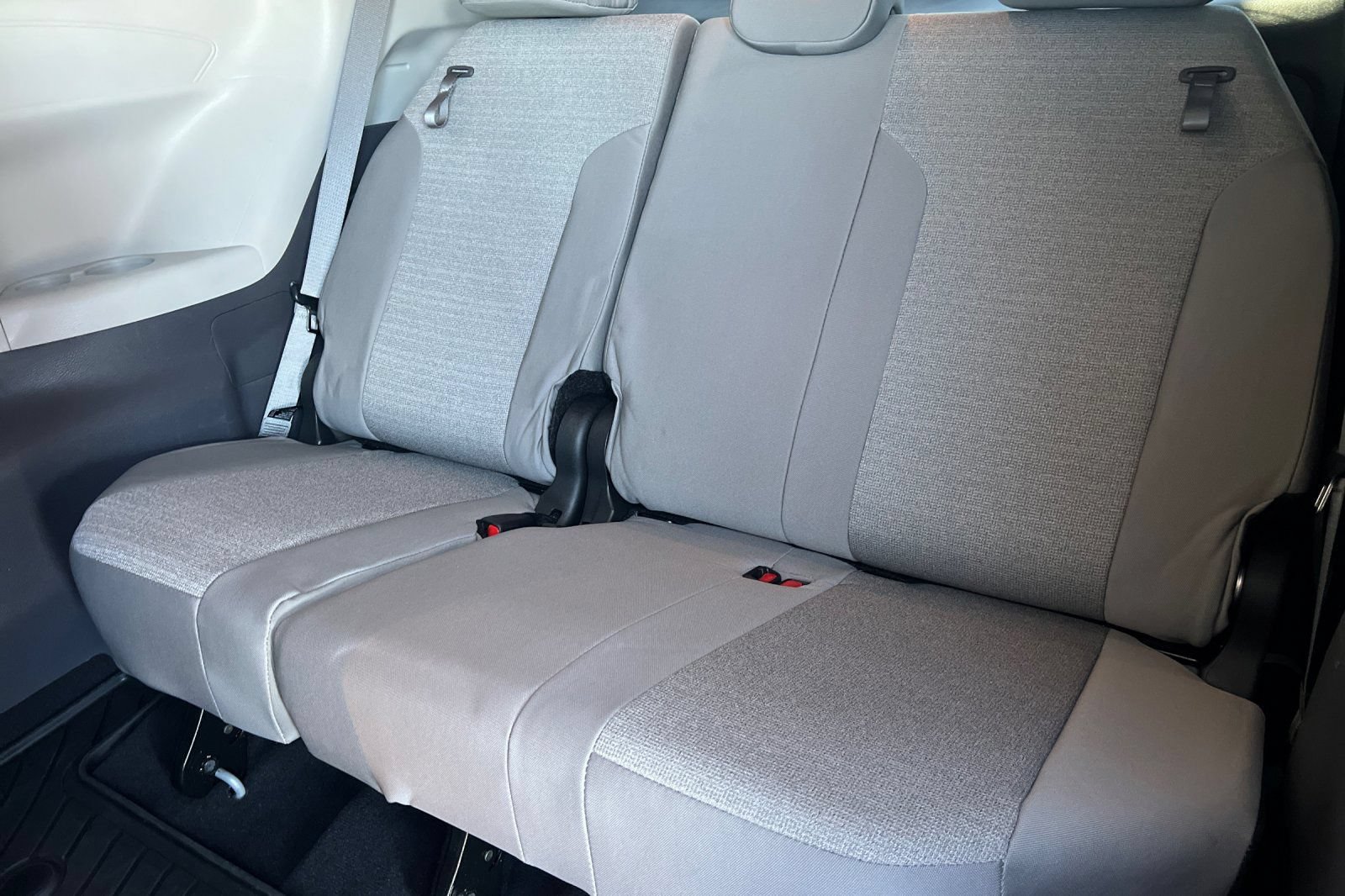 Used 2024 Toyota Sienna LE AWD/4WD image 15