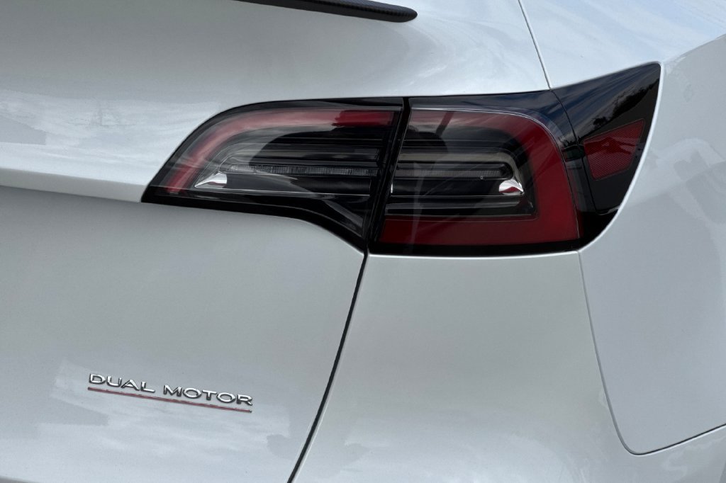 Used 2025 Tesla Model Y Performance AWD/4WD image 33