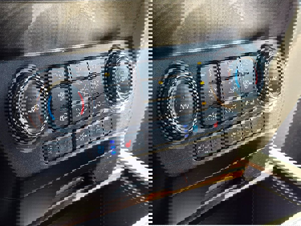 Used 2019 Ford F150 Lariat image 39