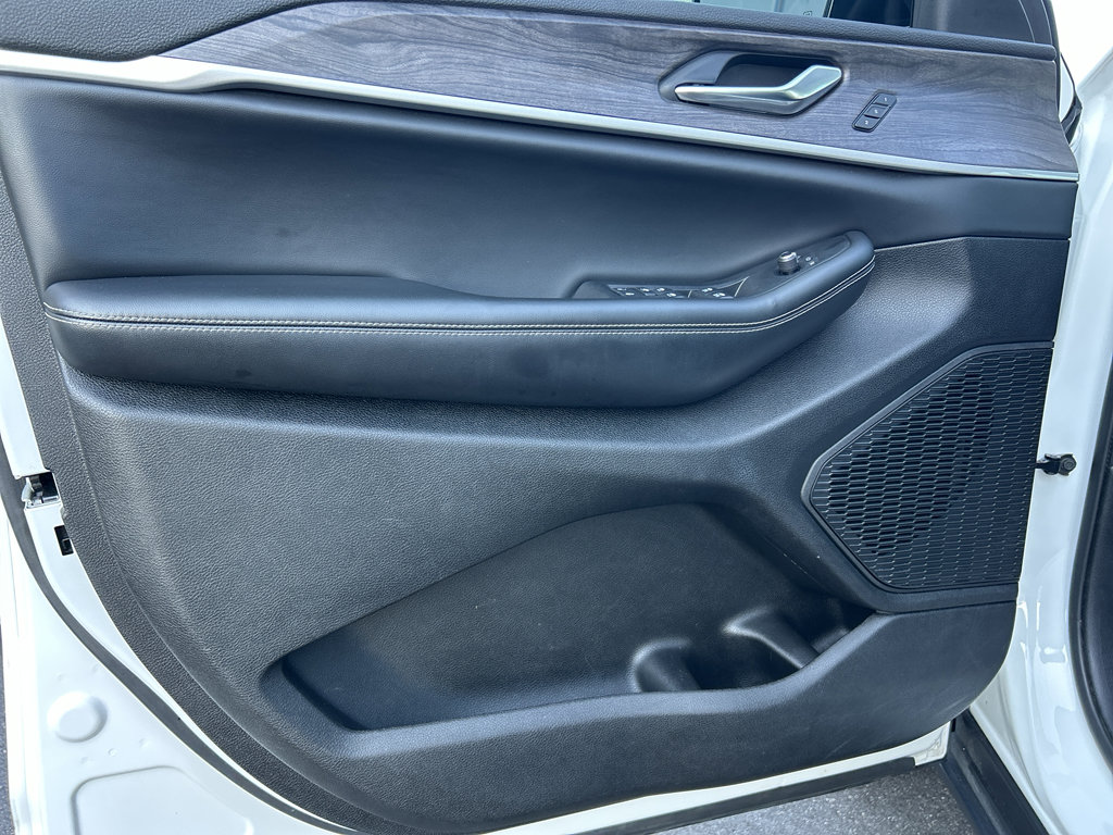 Used 2023 Jeep Grand Cherokee L Limited image 17