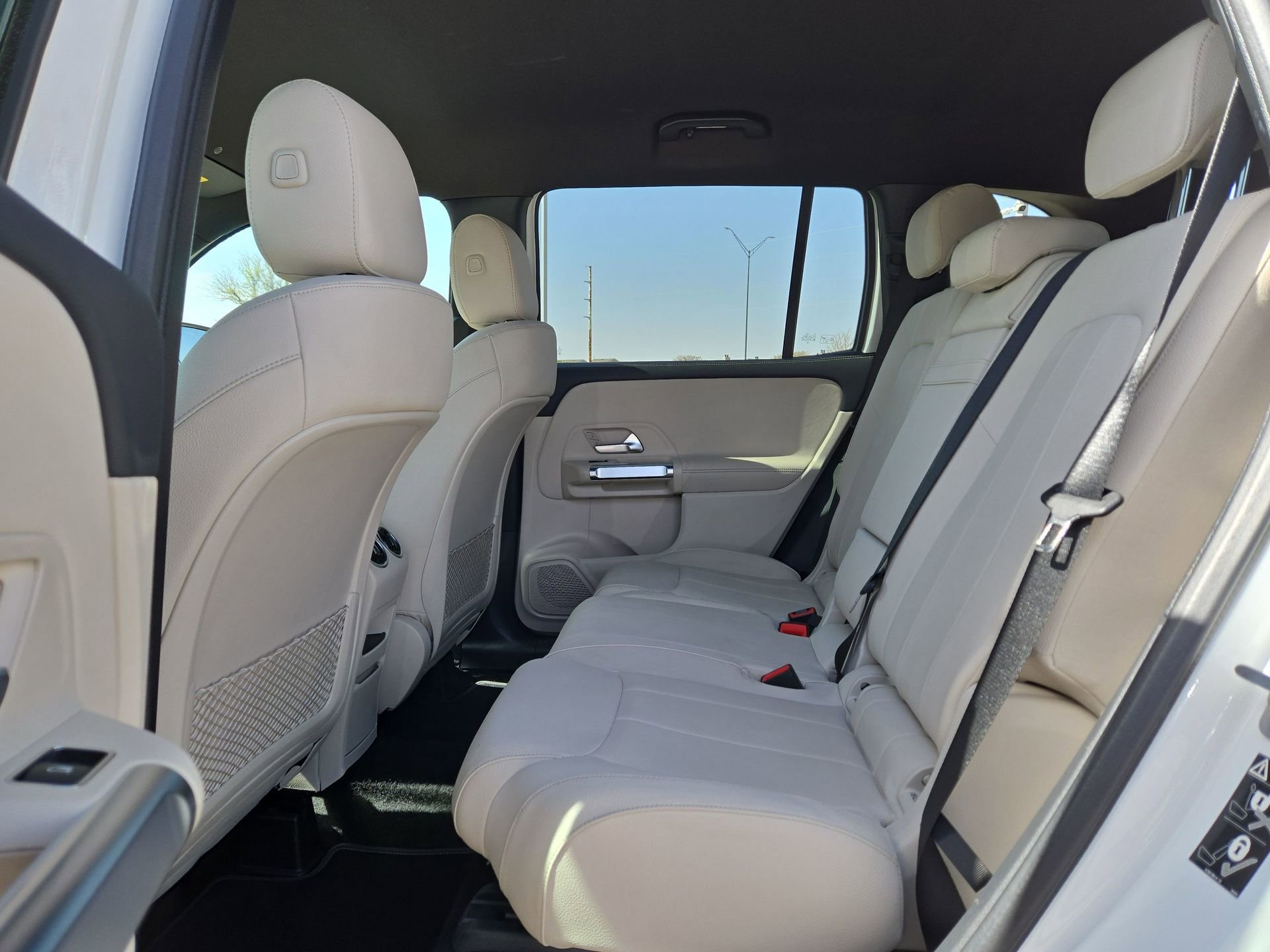 Used 2025 Mercedes-Benz GLB 250 image 13