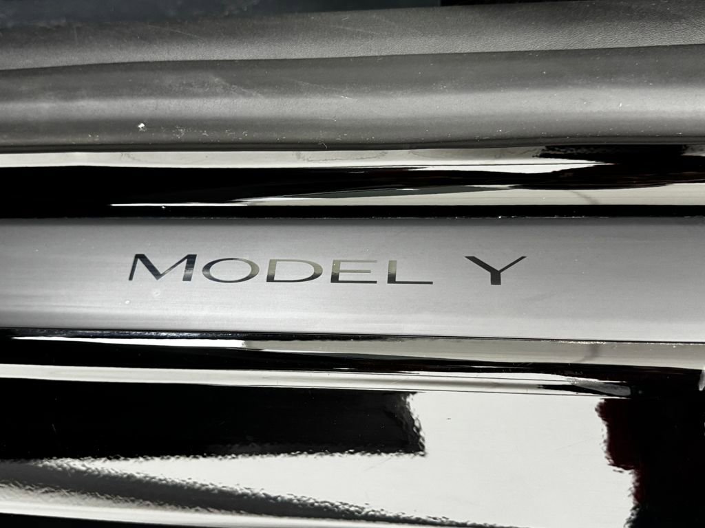 Used 2024 Tesla Model Y Long Range image 28
