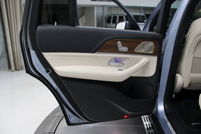 Used 2025 Mercedes-Benz GLS 450 4MATIC w/ AMG Line Exterior image 40