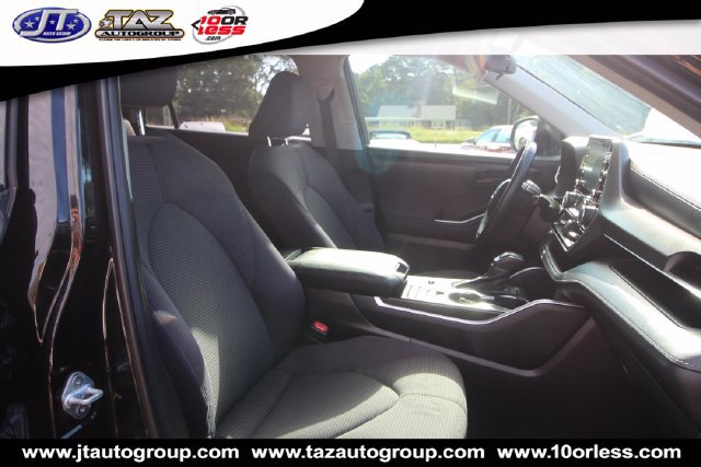 Used 2021 Toyota Highlander LE FWD image 15