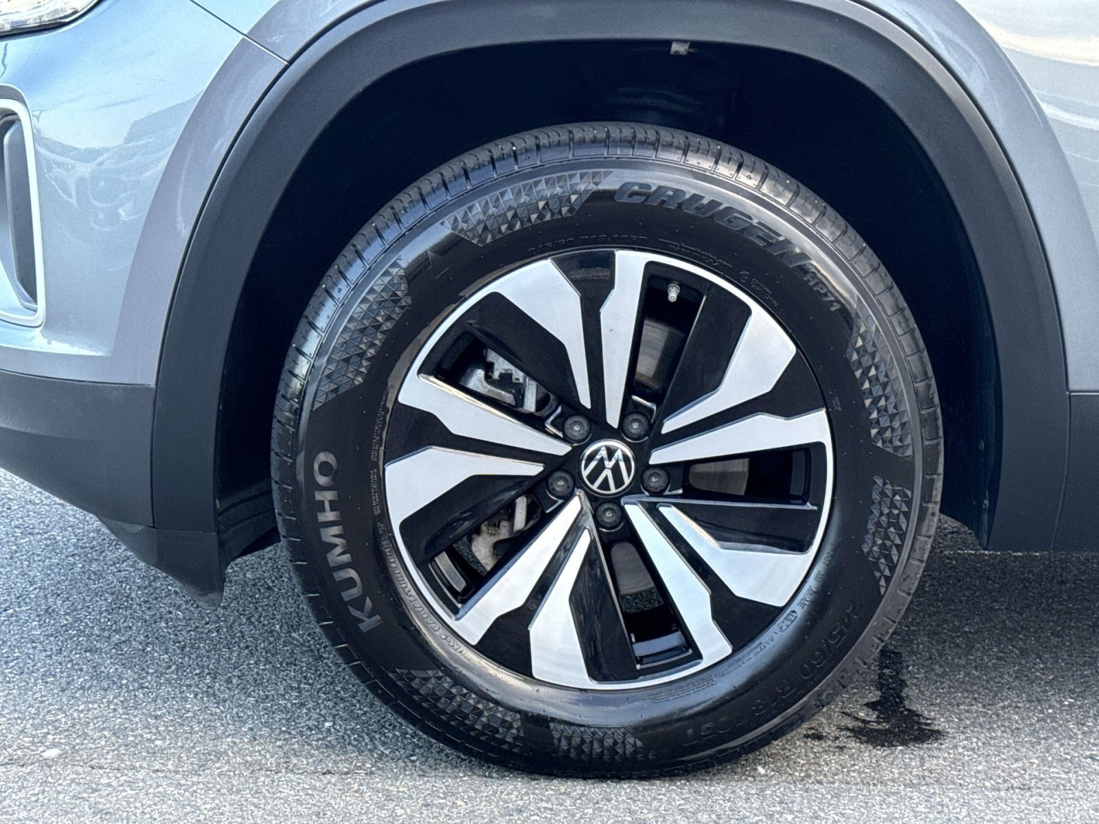 Used 2024 Volkswagen Atlas SE AWD/4WD image 12