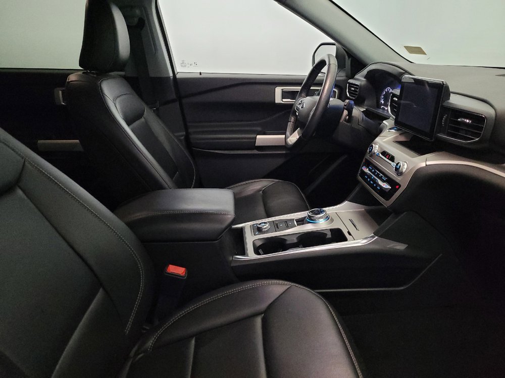 Used 2022 Ford Explorer XLT w/ Equipment Group 202A AWD/4WD image 21