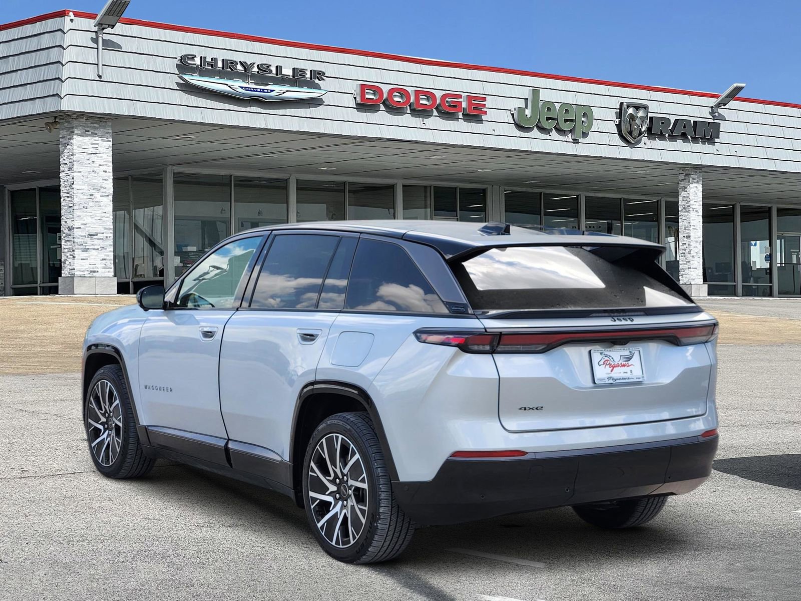 Used 2025 Jeep Wagoneer S Limited image 4