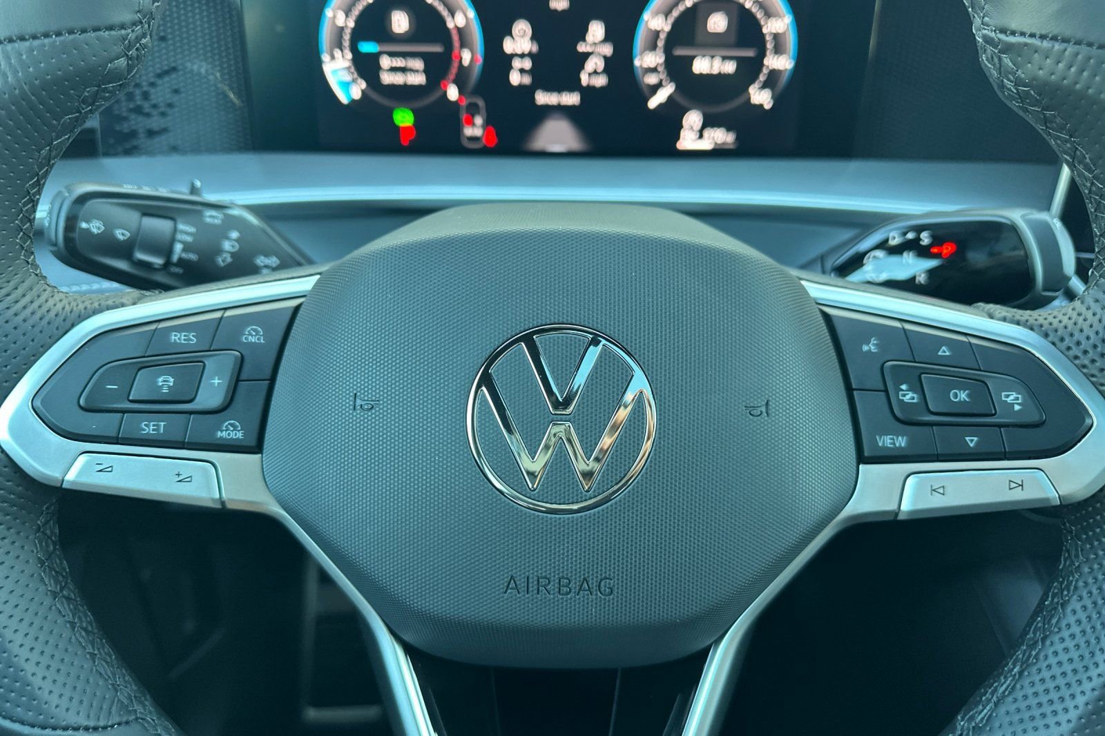 New 2026 Volkswagen Tiguan SE R-Line FWD image 21
