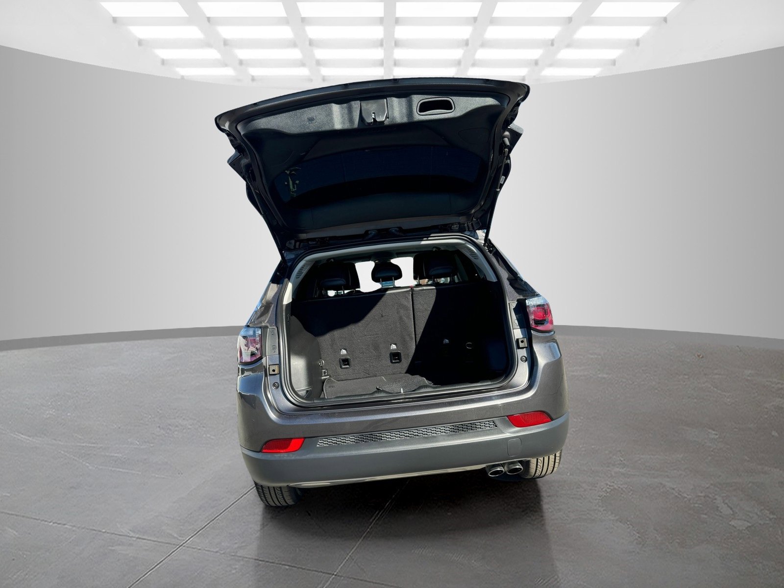 Used 2022 Jeep Compass Limited image 9