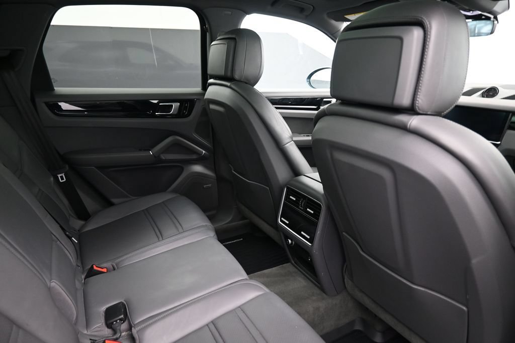Certified 2020 Porsche Cayenne AWD/4WD image 7