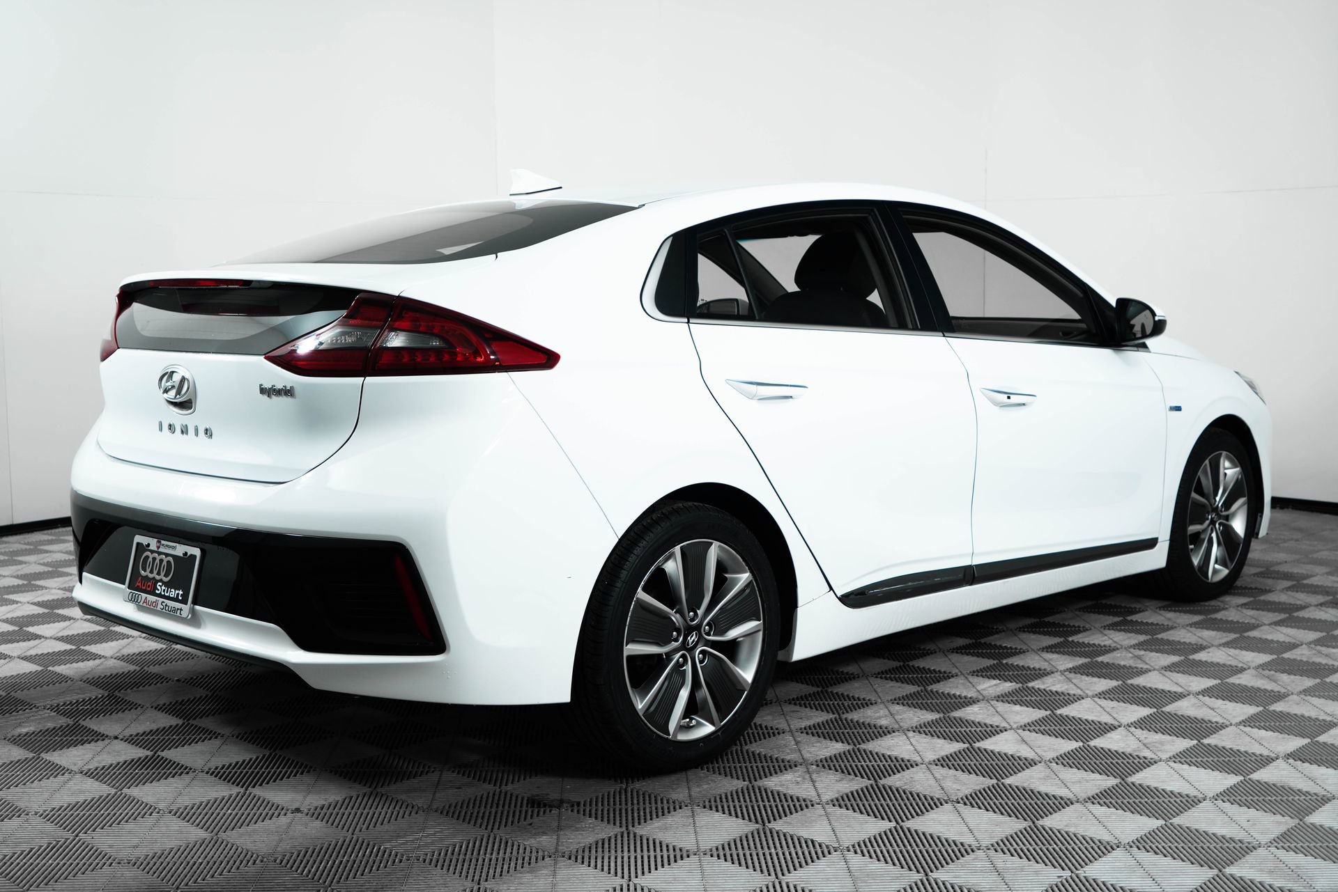 Used 2017 Hyundai Ioniq Limited image 7