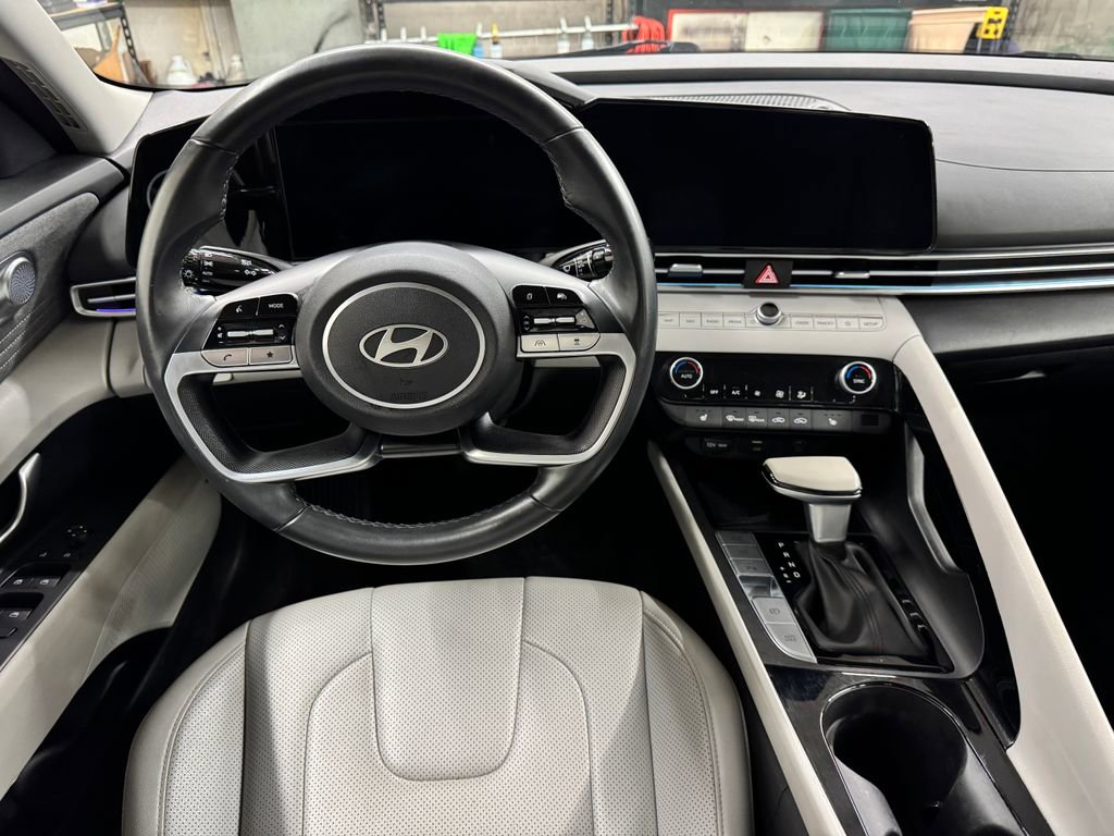 Used 2024 Hyundai Elantra Limited image 18