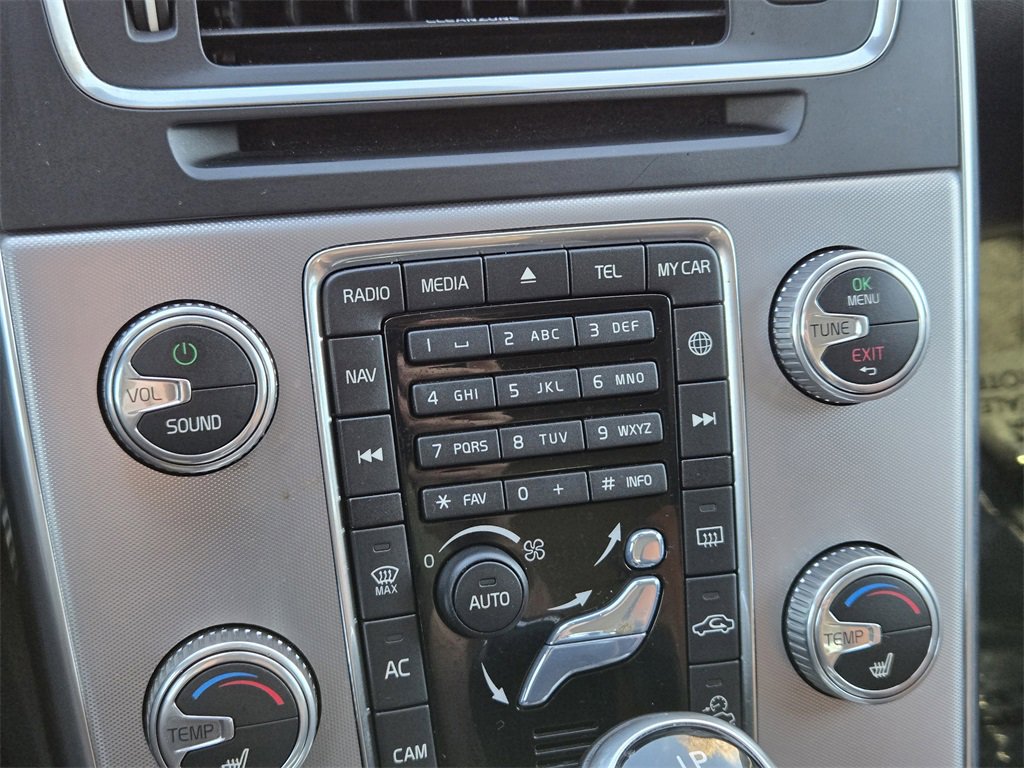 Used 2017 Volvo V60 T5 Cross Country Platinum image 20