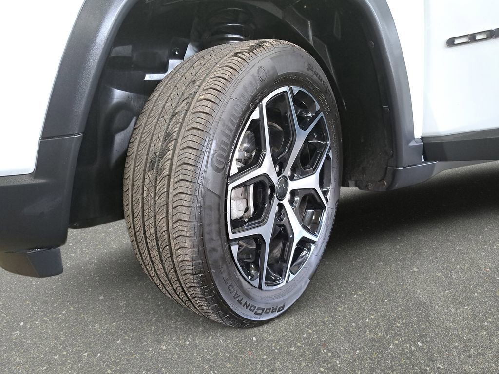 Certified 2025 Jeep Compass Limited AWD/4WD image 30