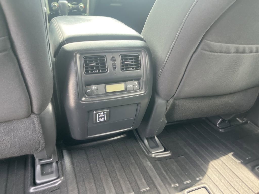 Used 2018 Nissan Pathfinder SV FWD image 11
