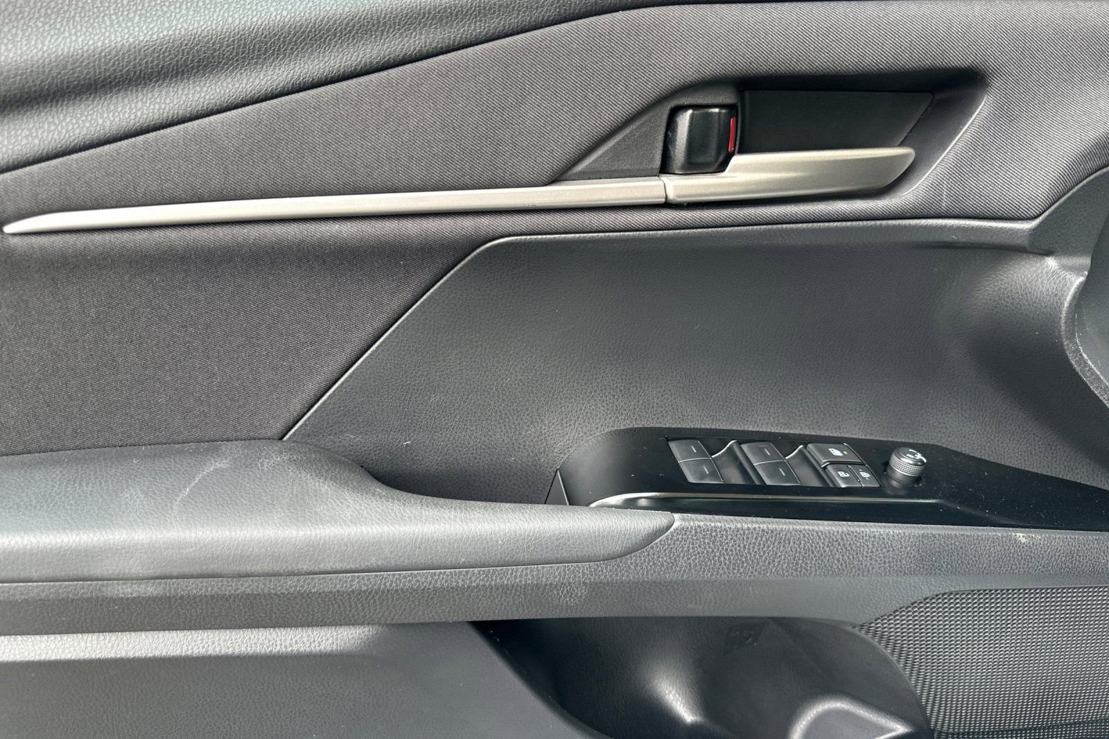 Used 2025 Toyota Camry LE image 11