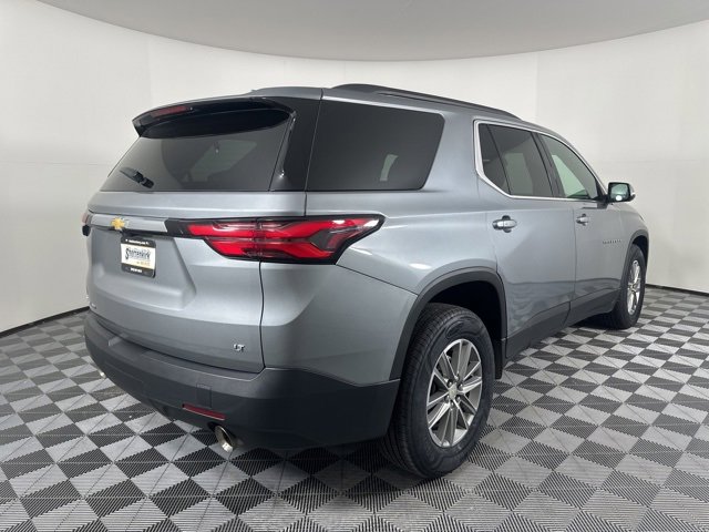 Used 2023 Chevrolet Traverse LT w/ Rear Camera Mirror Package image 3