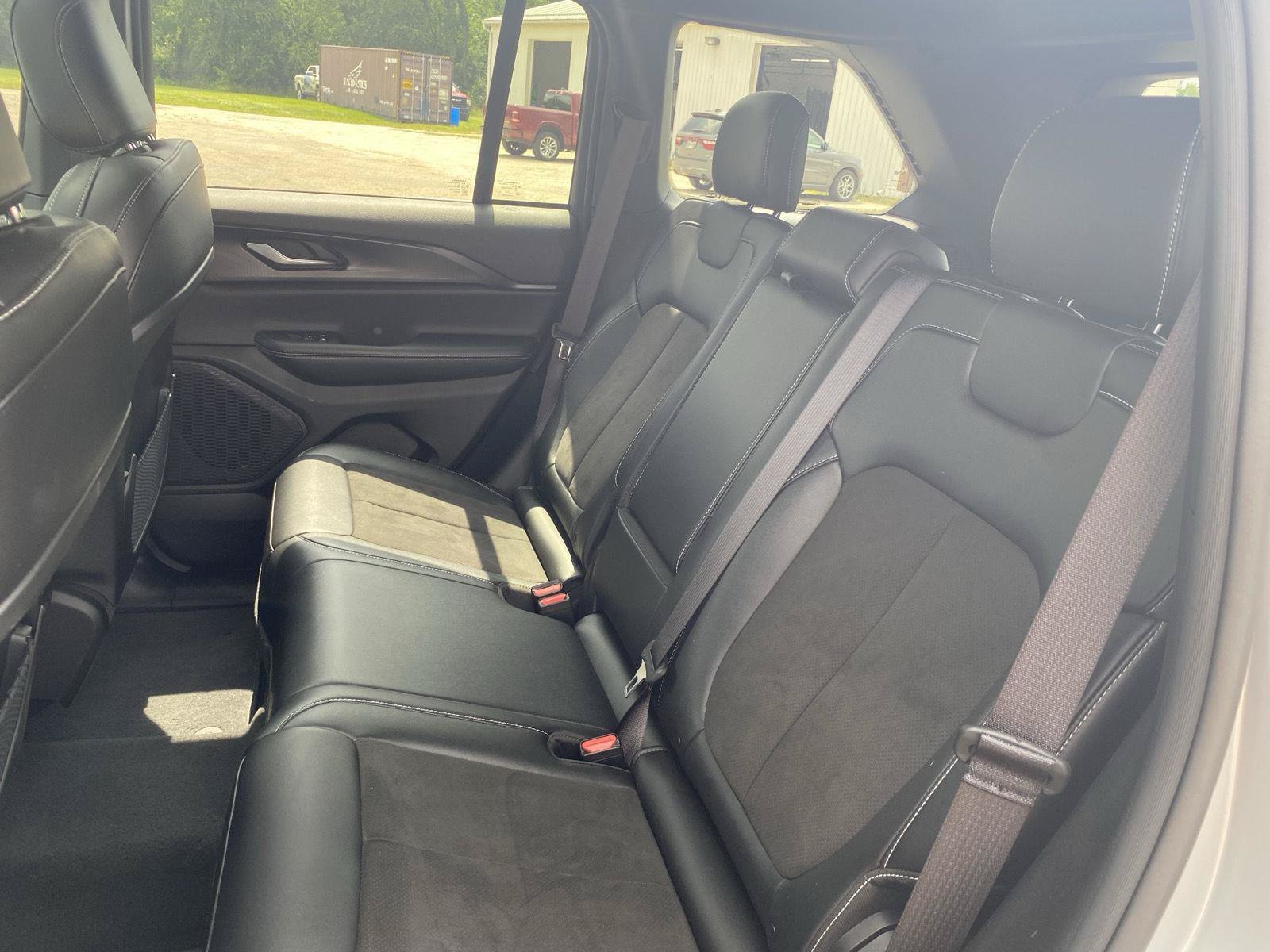 Used 2023 Jeep Grand Cherokee Altitude AWD/4WD image 34